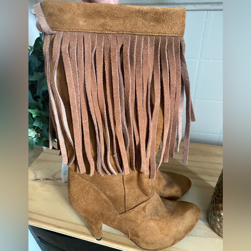 Fringe Suede Boots